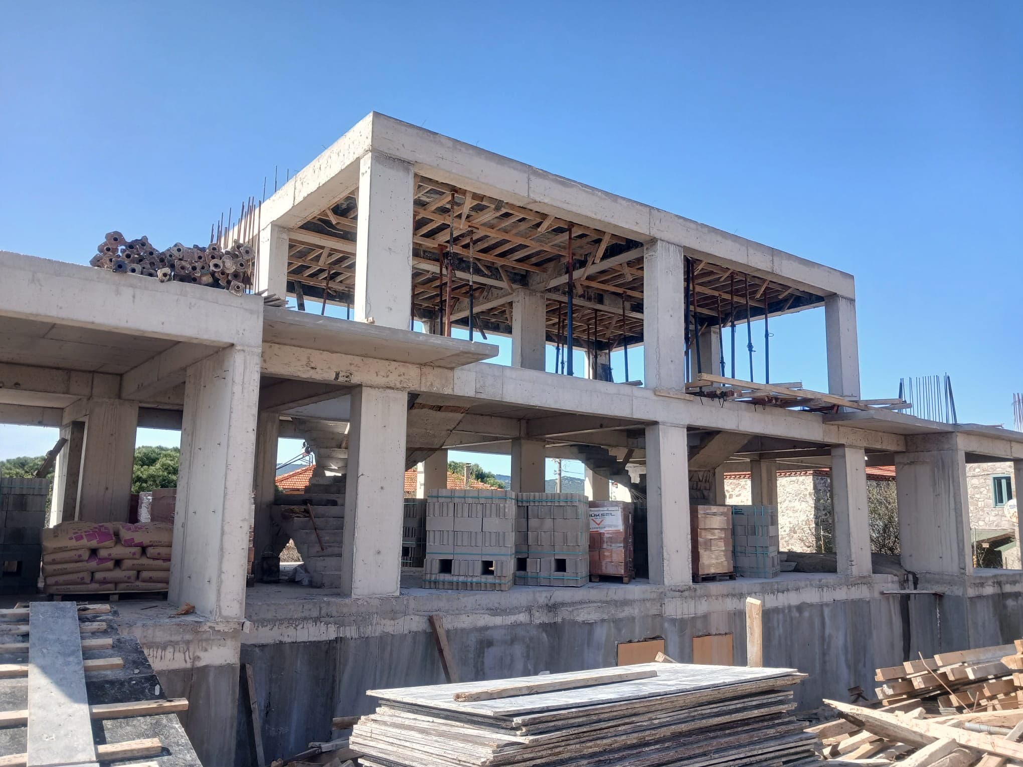 Barem İnşaat şantiyesinde betonarme iskelet inşaatı